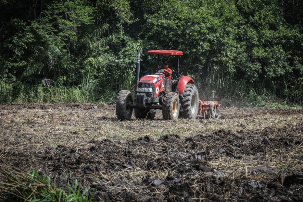 Comunidades quilombolas aumentam produção agrícola com veículos entregues pelo Governo de MT