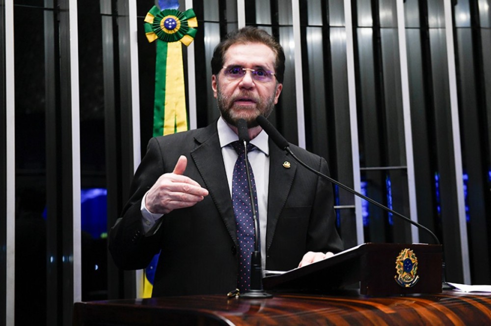 Plínio critica ONG por suposta exploração de famílias ribeirinhas na Amazônia