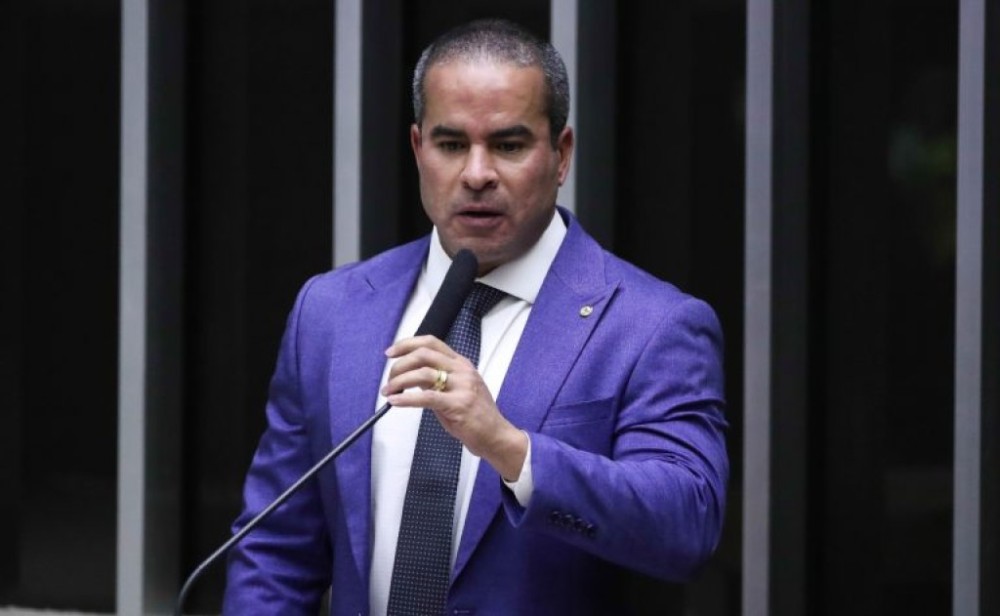 Projeto prevê até 8 anos de prisão para quem usar inteligência artificial para gerar conteúdo sexual com crianças