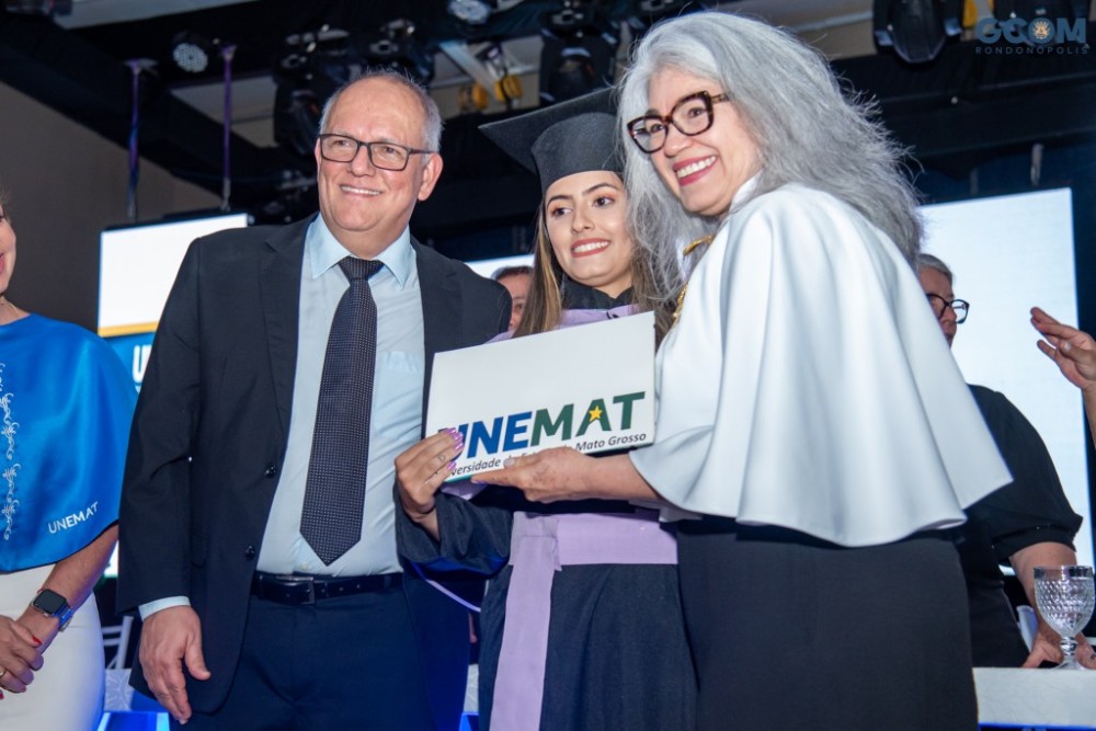 Prefeito celebra formatura da primeira turma de direito da Unemat