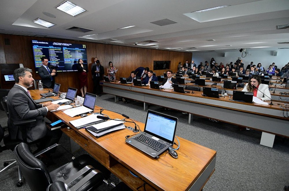 Comissão aprova sanções a prestadores que facilitarem turismo sexual