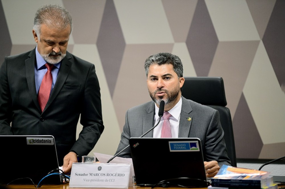 CCJ adia análise de proibição de cobrança por escolha de assento em aviões
