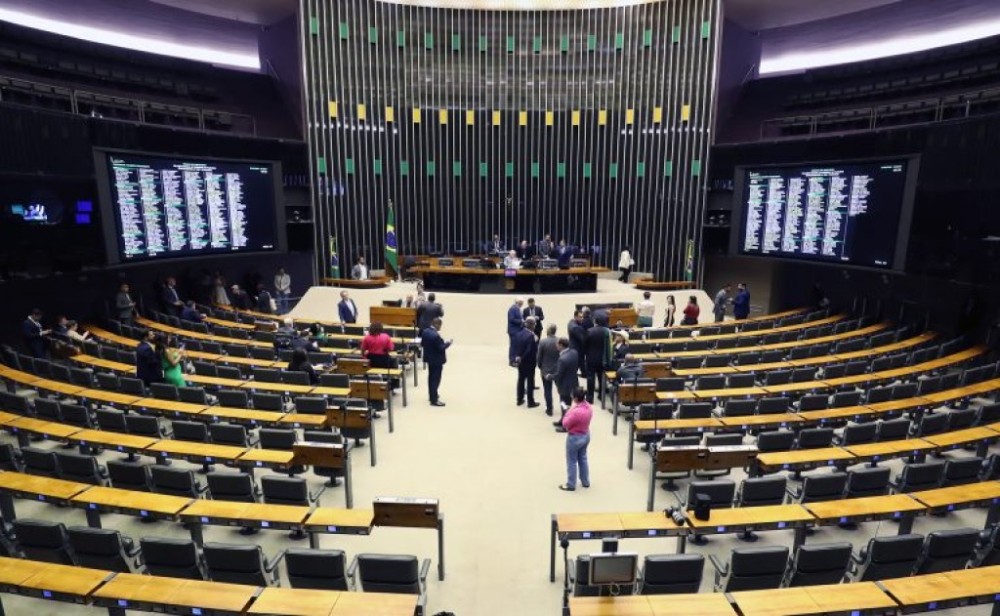 Câmara pode votar mudança em registro de imóveis e tarifa social de água e esgoto