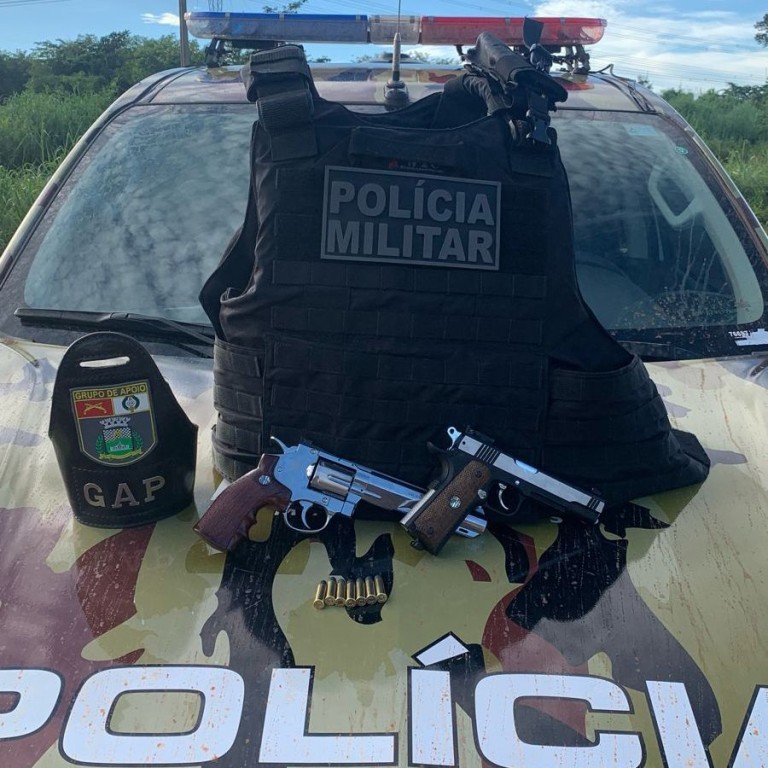 Patrulha Rural prende homem com réplicas de armas de fogo em Cláudia