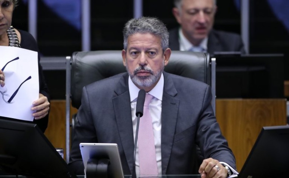 Deputados analisam projeto que cria tarifa social de água e esgoto; acompanhe