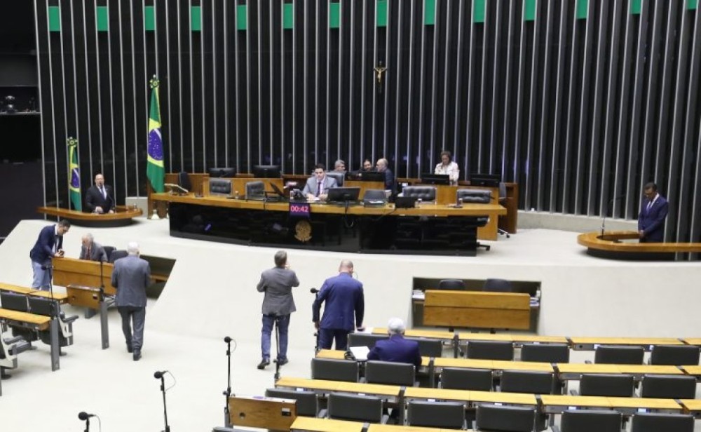 Deputados analisam acordos internacionais nesta manhã