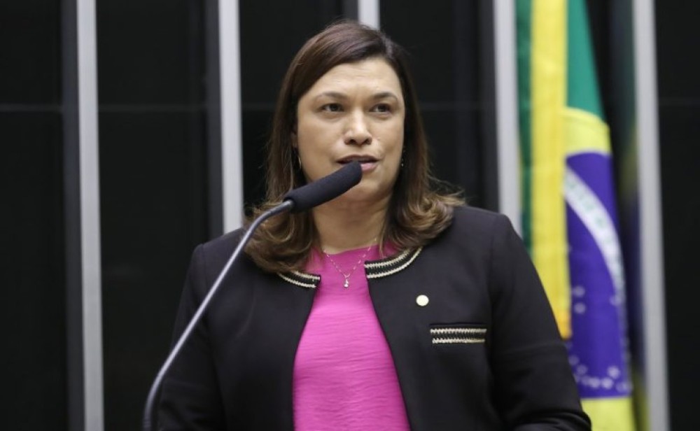 Projeto cria Selo Rosa para identificar empresas que contratam mulheres com câncer