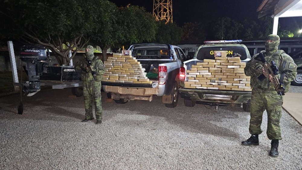 Gefron interrompe operação de transbordo de droga para embarcação e apreende 130 tabletes de cocaína