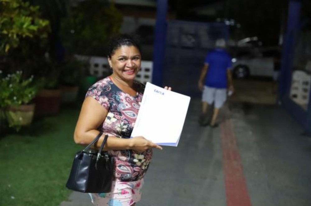 Mais 111 moradores do Nova Aliança recebem os contratos dos imóveis