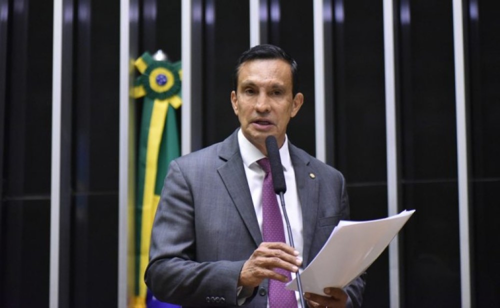 Projeto facilita exploração de aeroportos por estados e municípios