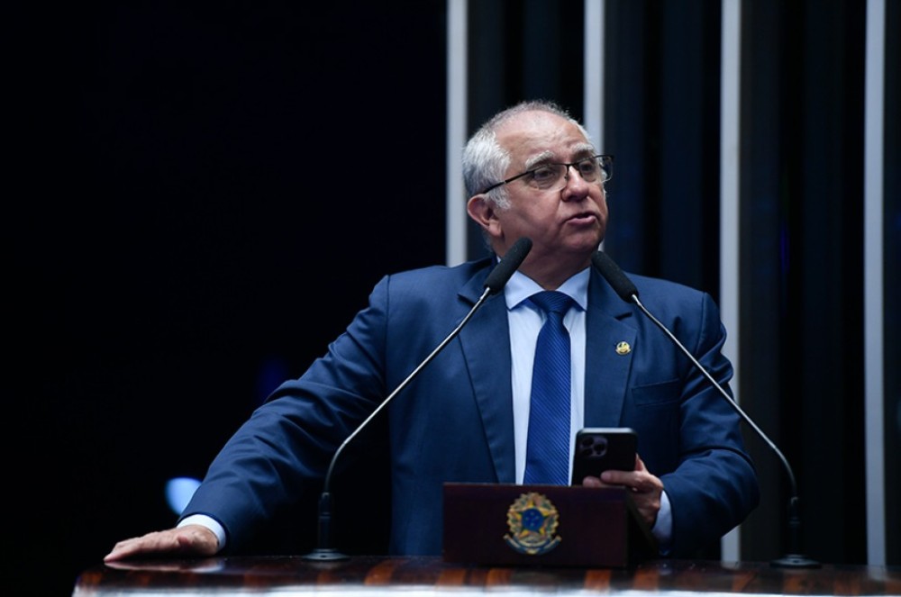 Izalci critica declarações de ministros do STF sobre processos que julgarão