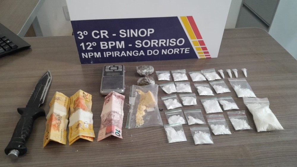 PM fecha ponto de venda de drogas e prende quatro homens