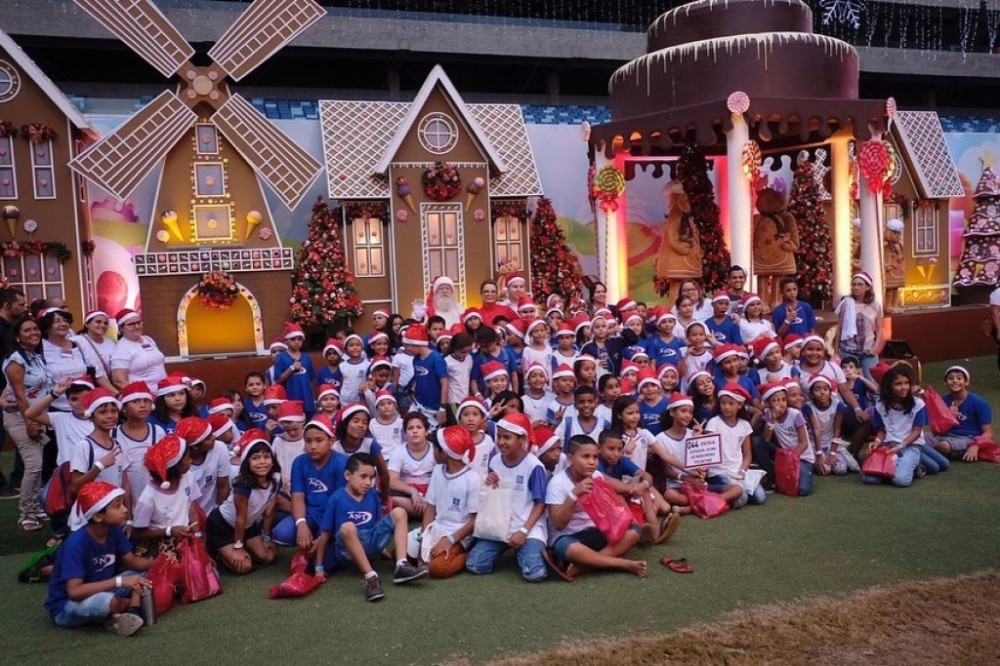 Primeira-dama de MT coordena programação natalina com espetáculos e cenário de 5 mil m² na Arena Pantanal
