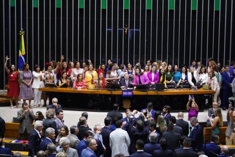Estrutura para atender a bancada feminina precisa crescer, dizem deputadas