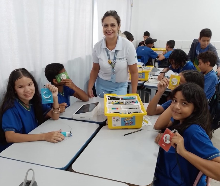 Aulas de robótica desenvolvem habilidades socioemocionais nas escolas estaduais