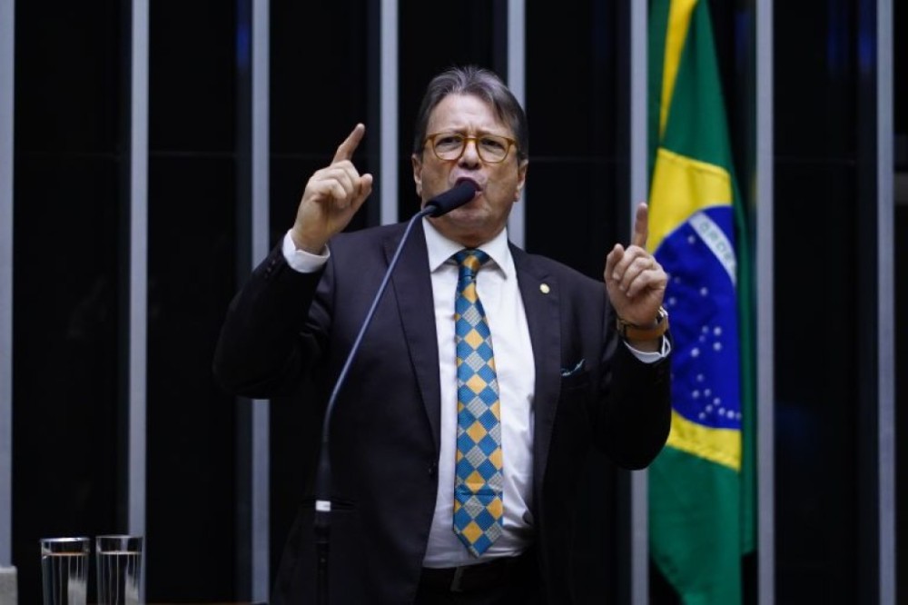 Projeto prevê suspensão por seis meses de CNH e de conta telefônica do autor de pichação
