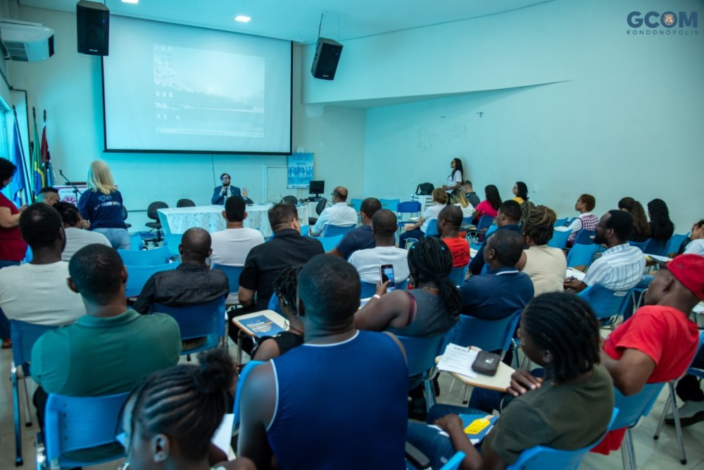 Cidade enviará para Ministério da Justiça documento para melhoria de vida dos migrantes