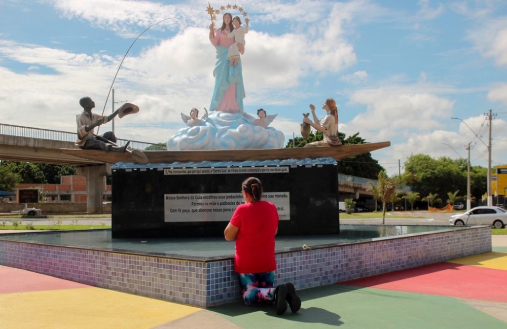 Praça Nossa Senhora da Guia está sendo ponto de oração