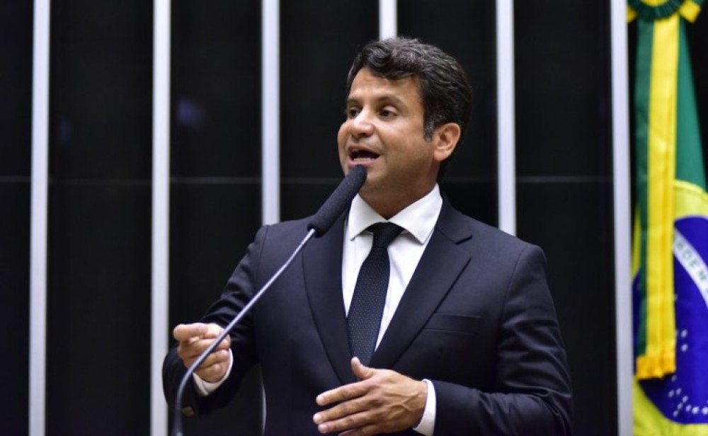 Projeto aumenta período de internação de adolescente e exige audiência de custódia antes de liberação