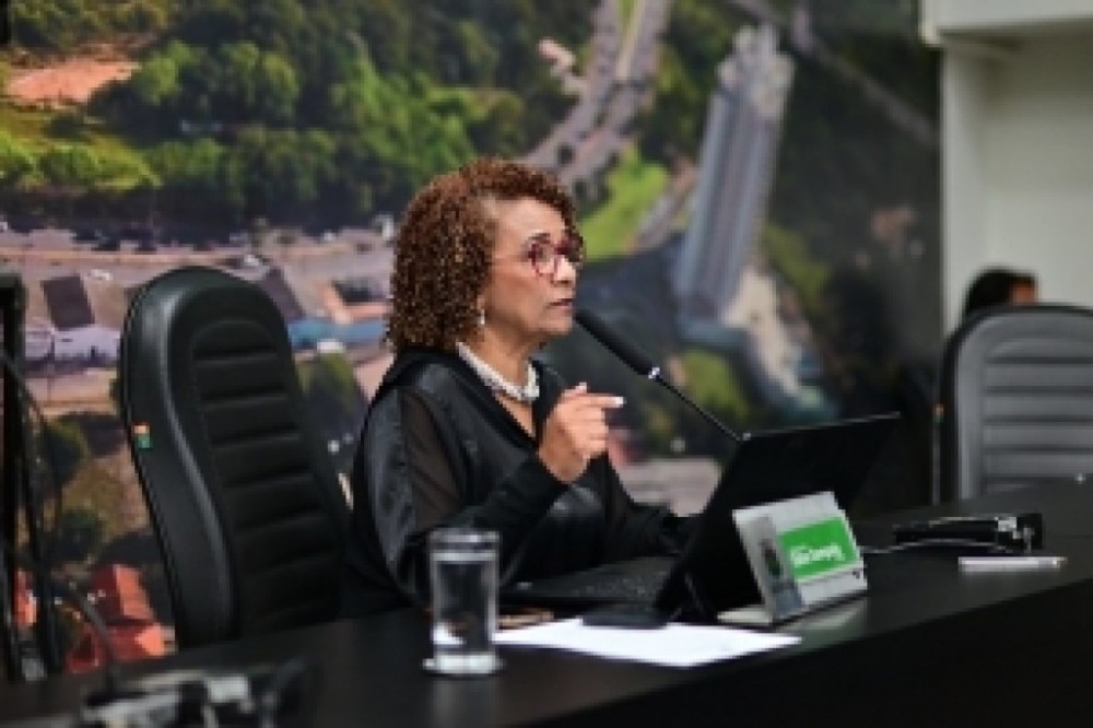 Edna cobra do executivo o piso da enfermagem