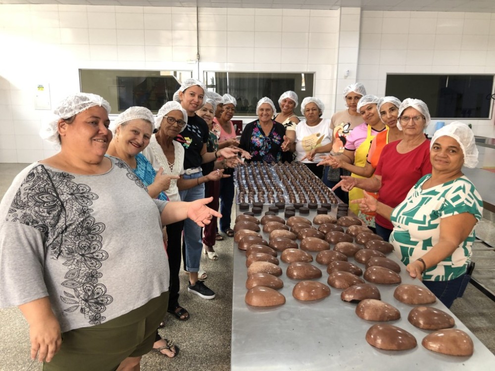 Em clima de páscoa, mulheres atendidas nos CRAS participam de oficina de chocolate