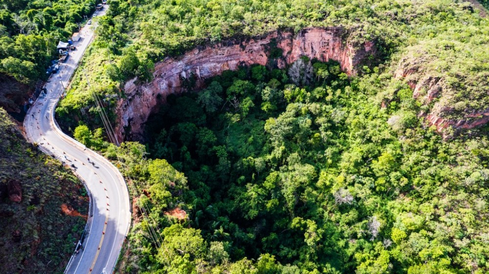 Trânsito no Portão do Inferno está liberado em meia pista para veículos leves