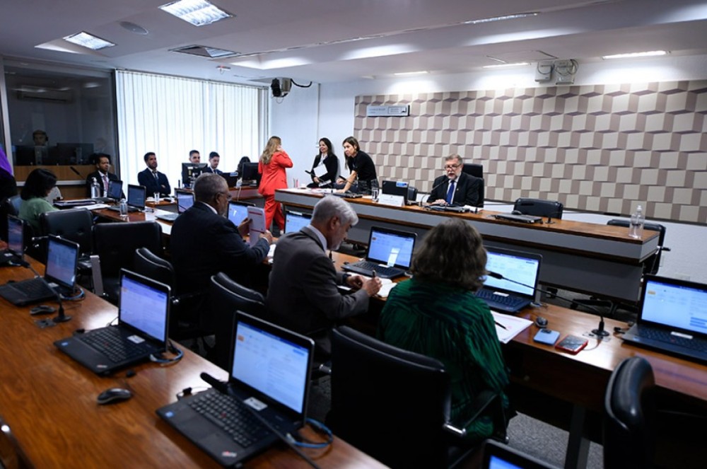 Comissão adia análise da criação da Semana do Lixo Zero