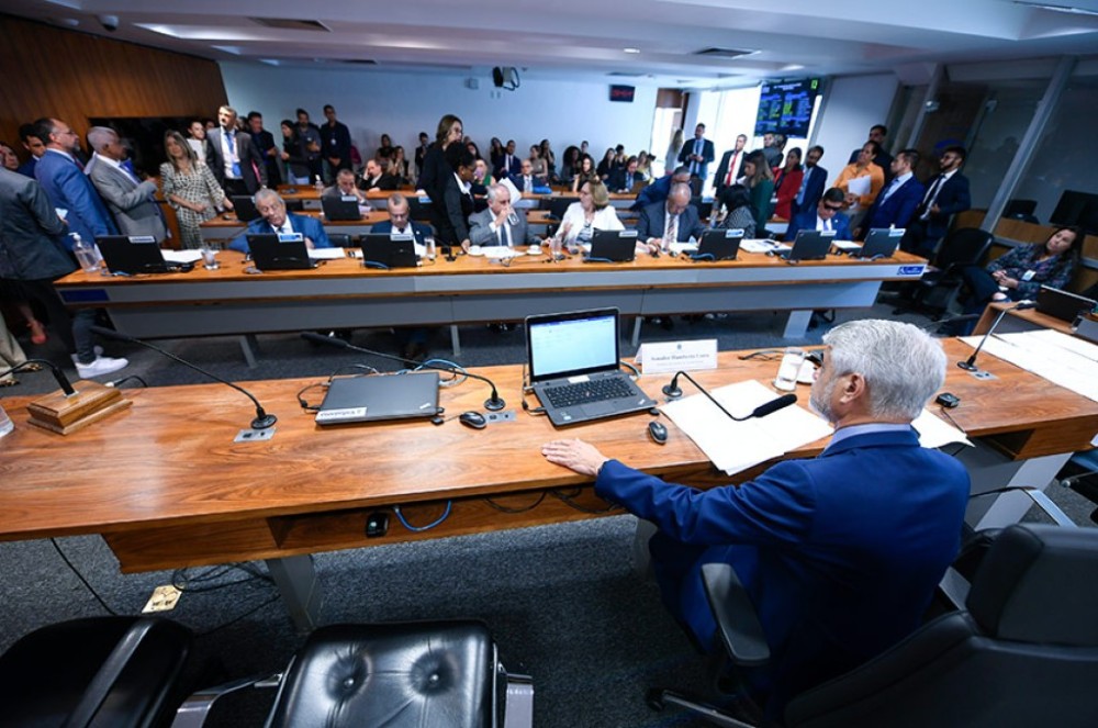 Oposição critica atas de reuniões e obstrui votações da CAS