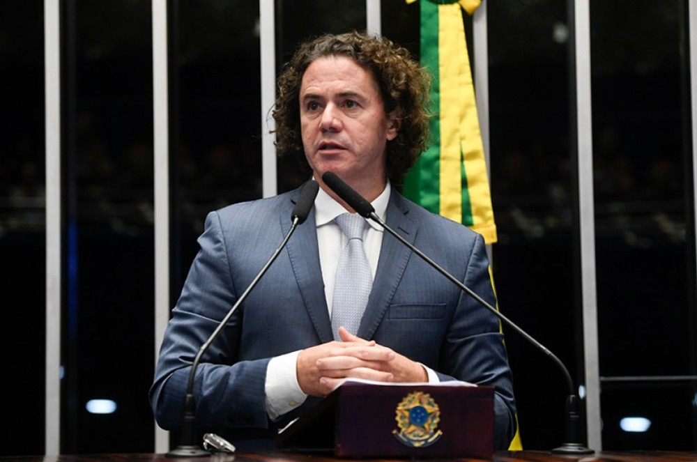 Veneziano expressa preocupação com a concessão de armas para criminosos