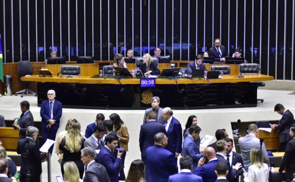 Câmara aprova pensão vitalícia para pessoa com deficiência permanente relacionada ao Zika vírus; acompanhe