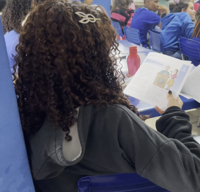 Estudantes da Escola Estadual Senador Azeredo recebem a equipe do Nosso Judiciário