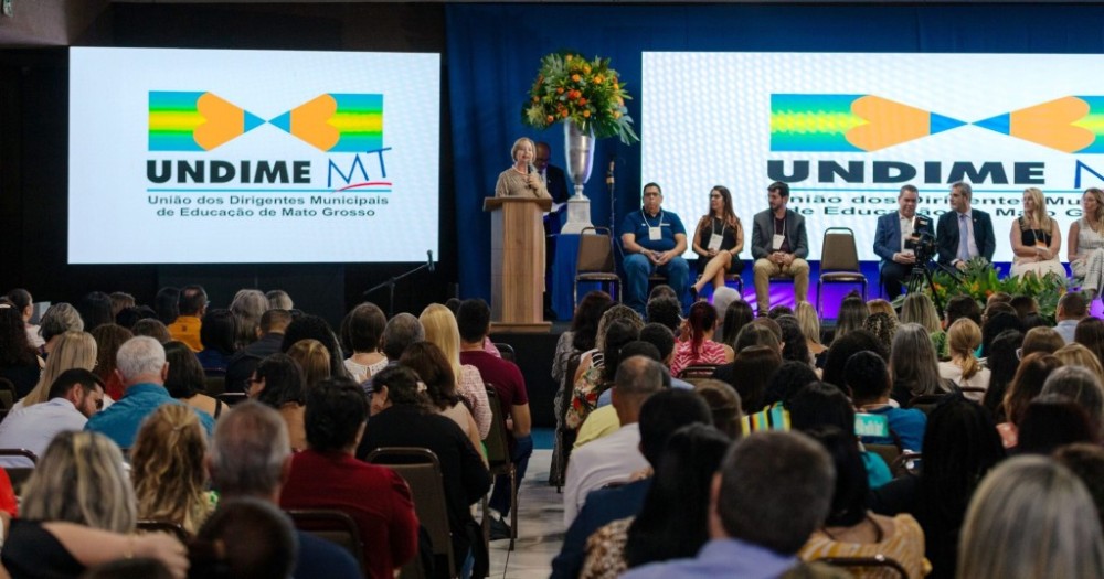 Presidente do TJMT fala sobre Justiça Restaurativa para gestores da Educação durante Fórum da Undime