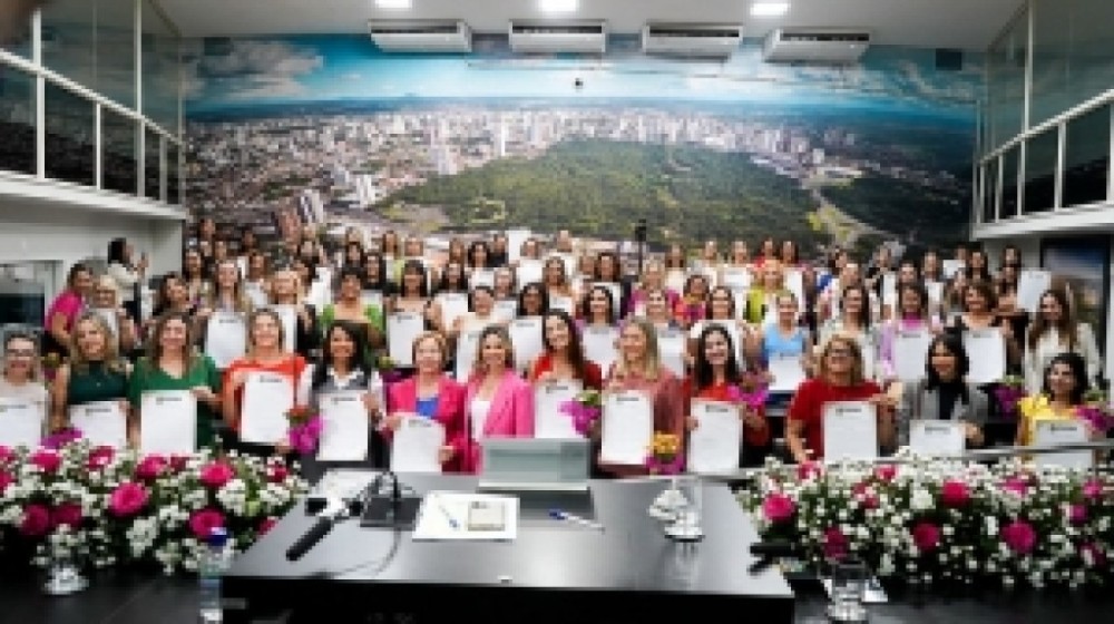 Vereadora Michelly Alencar homenageia mulheres em sessão solene