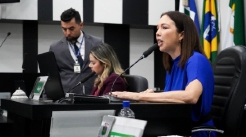 Maysa assume presidência de Sessão na Câmara