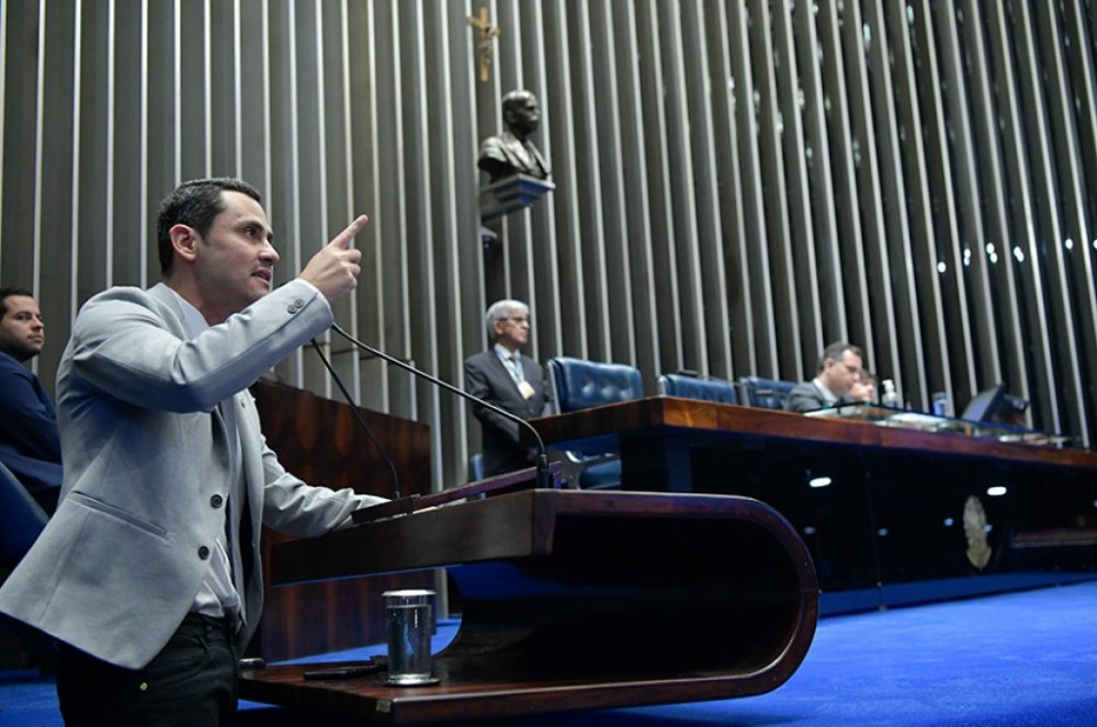 Cleitinho questiona julgamento do STF sobre descriminalização do porte de drogas