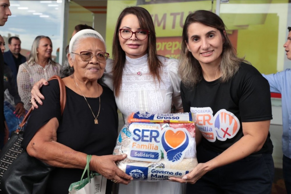 Primeira-dama de MT participa de evento filantrópico em Rondonópolis com mulheres voluntárias em ações sociais