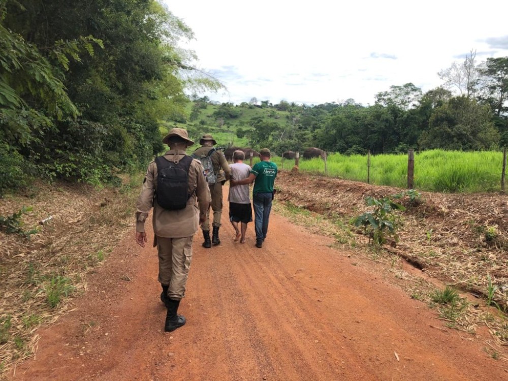 Corpo de Bombeiros Militar localiza idoso que estava desaparecido em região de mata