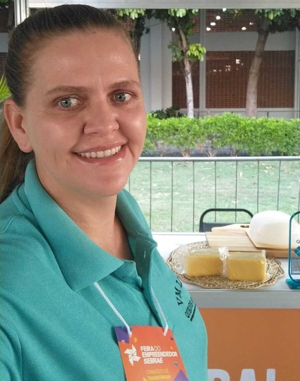 Agricultora familiar que deixou de ser professora para se dedicar à produção de leite e queijo conta com apoio do Governo de MT
