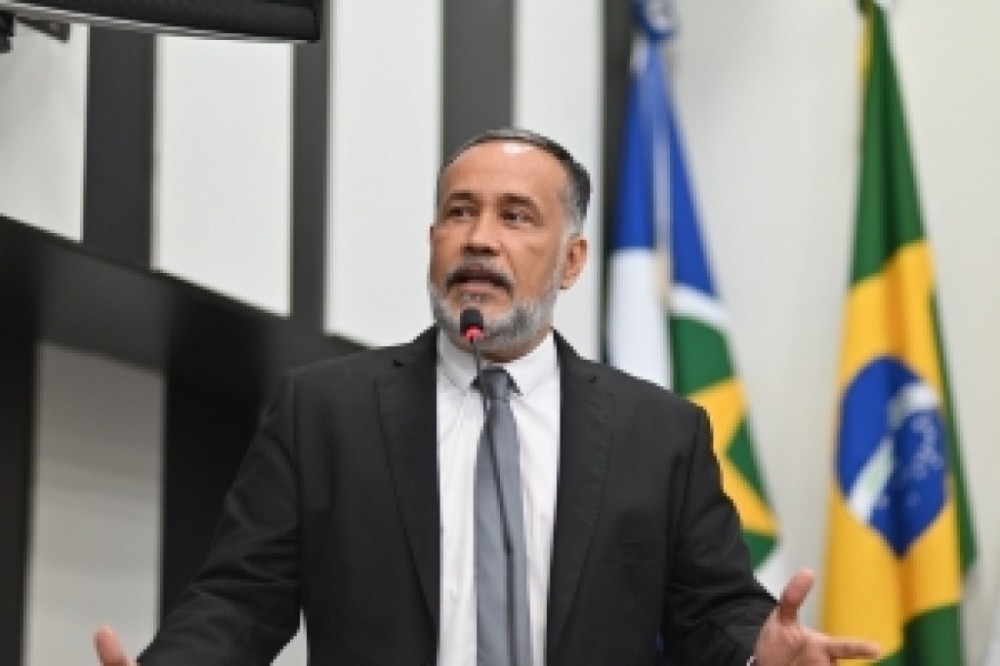 Projeto de Luis Claudio se torna lei e valoriza servidores da área instrumental do Estado