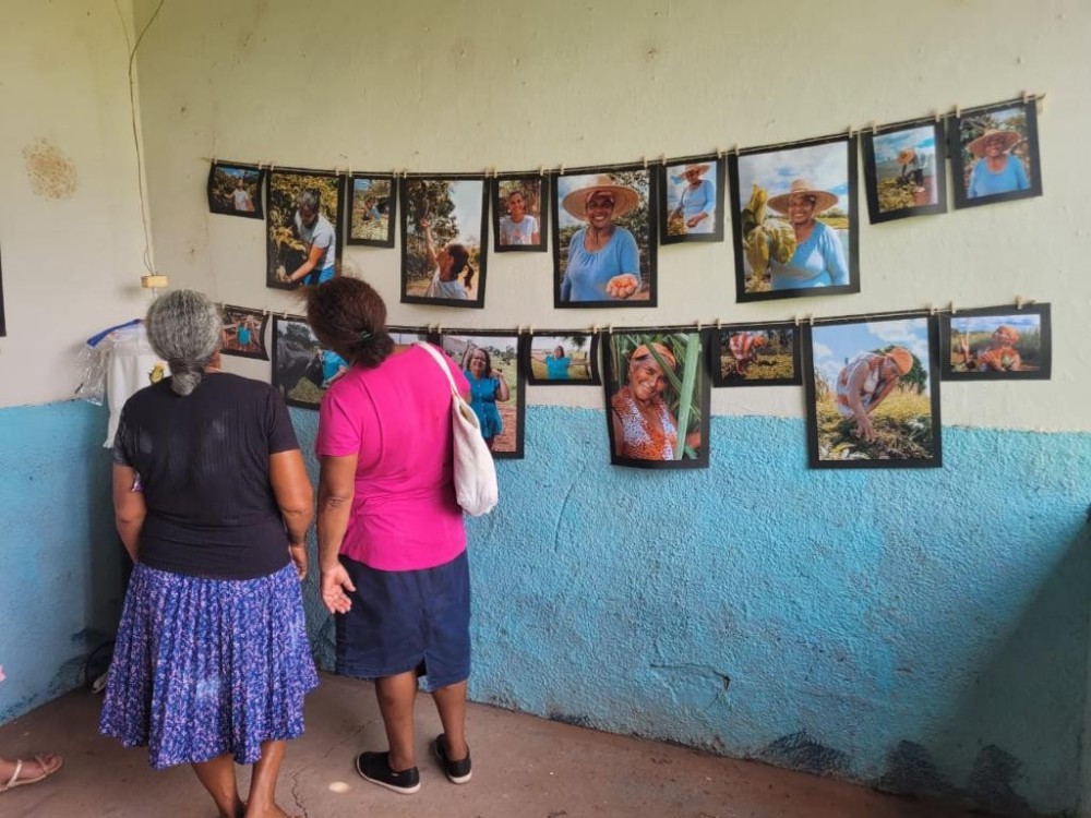 Exposição itinerante de fotografia homenageia agricultoras familiares