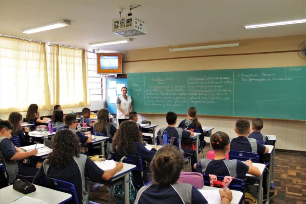 Comissão especial pode votar relatório sobre acumulação de cargos de professor da rede pública
