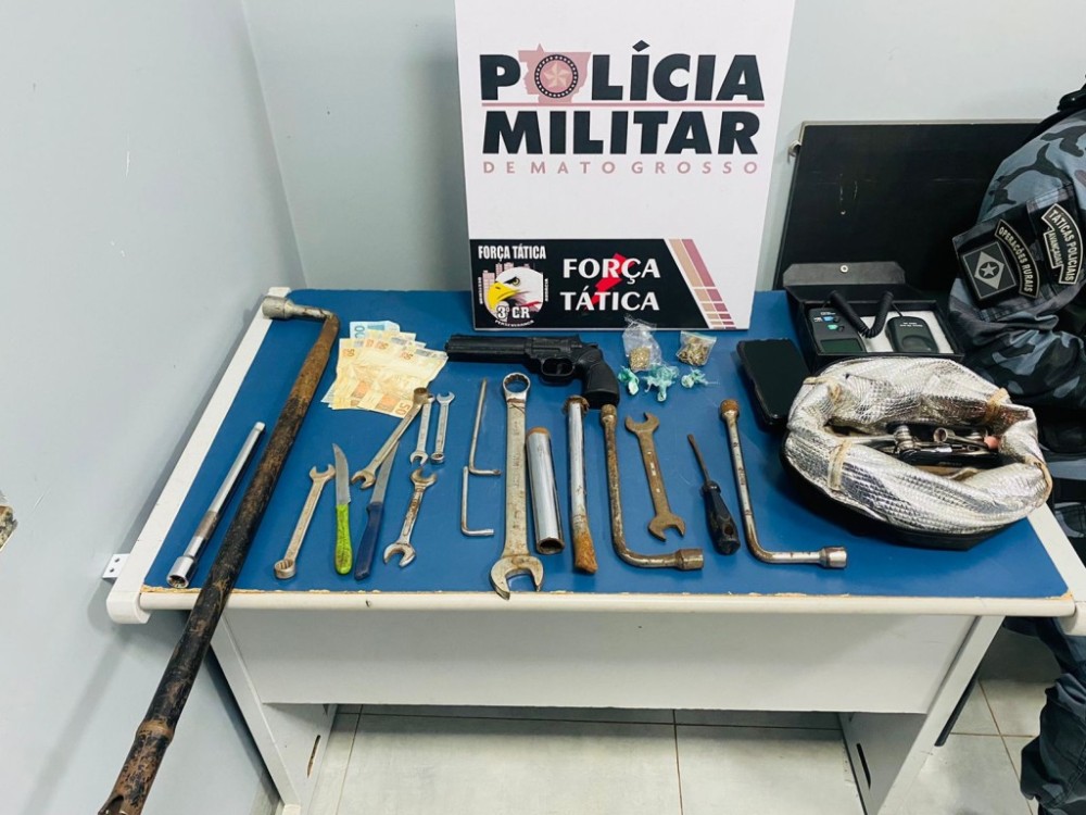 Força Tática desarticula quadrilha suspeita por furtos de módulos de caminhões e apreende ferramentas