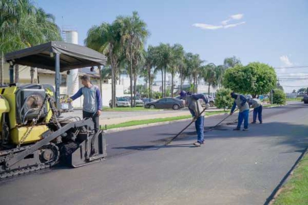 Parque das Emas e Bandeirantes recebe recapeamento asfáltico