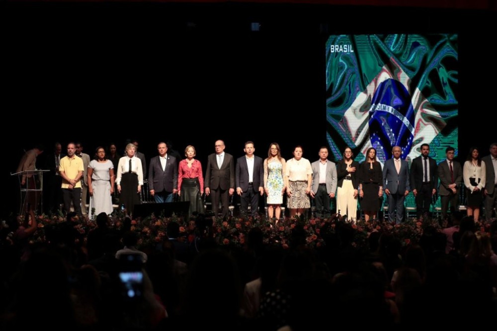 Primeira-dama de MT participa de seminário sobre Violência Doméstica na ALMT e reforça que a mulher merece respeito