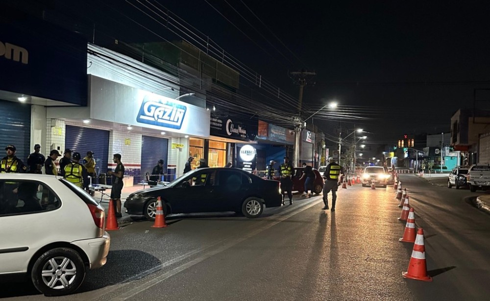 Operações em dois pontos de Cuiabá prendem 17 motoristas alcoolizados