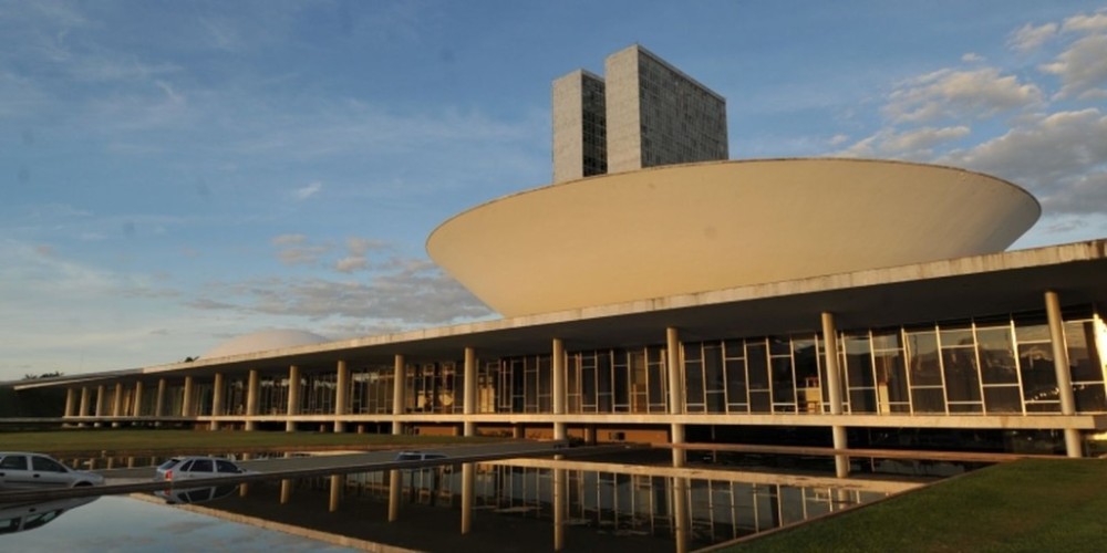 Câmara aprova auxílio para alunos de baixa renda do ensino médio