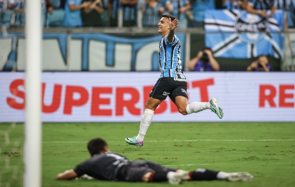 Grêmio vence o Brasil de Pelotas e avança para a fase semifinal do Gauchão