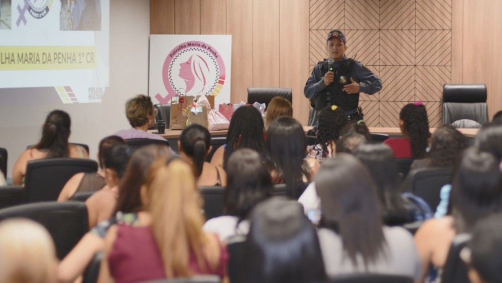 Palestra leva conhecimento sobre a Lei Maria da Penha às mulheres do Complexo dos Juizados Especiais