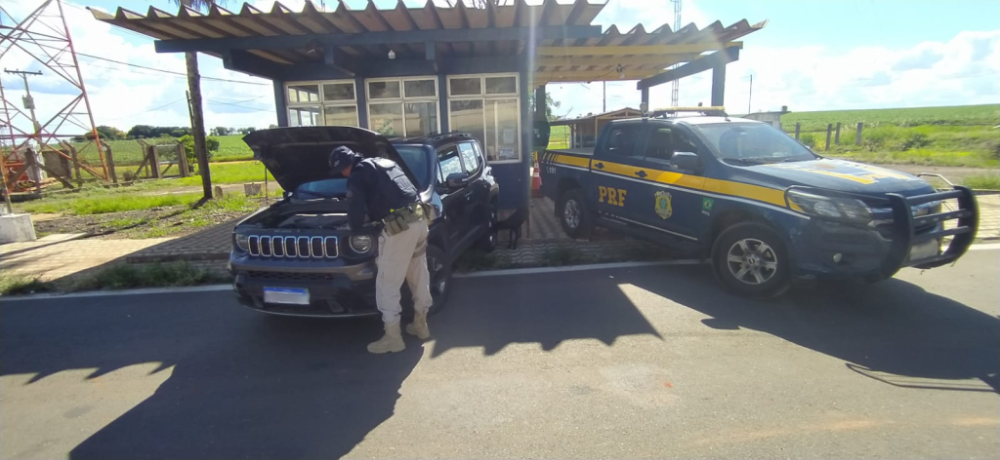 Ação Eficiente da Polícia Rodoviária Federal (PRF) Revela Adulteração e Fraude, Resultando em Prisão do Condutor e Recuperação de um veículo