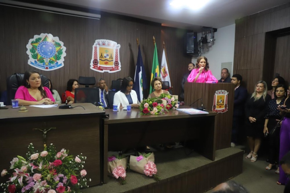 Título Sarita Baracat é entregue à matriarca Cleonice Sarat em noite de homenagens
